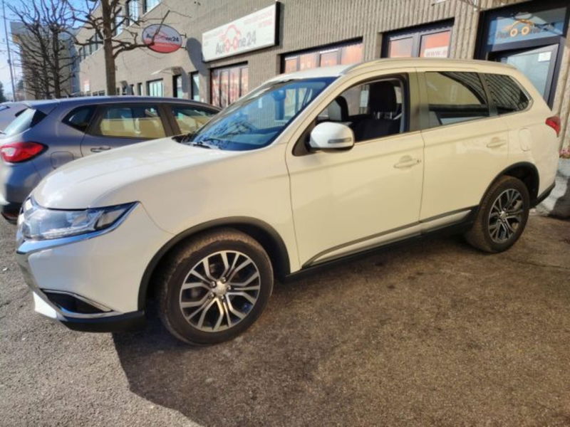Mitsubishi Outlander 2.2 DI-D 4WD Instyle Plus SDA 7 posti