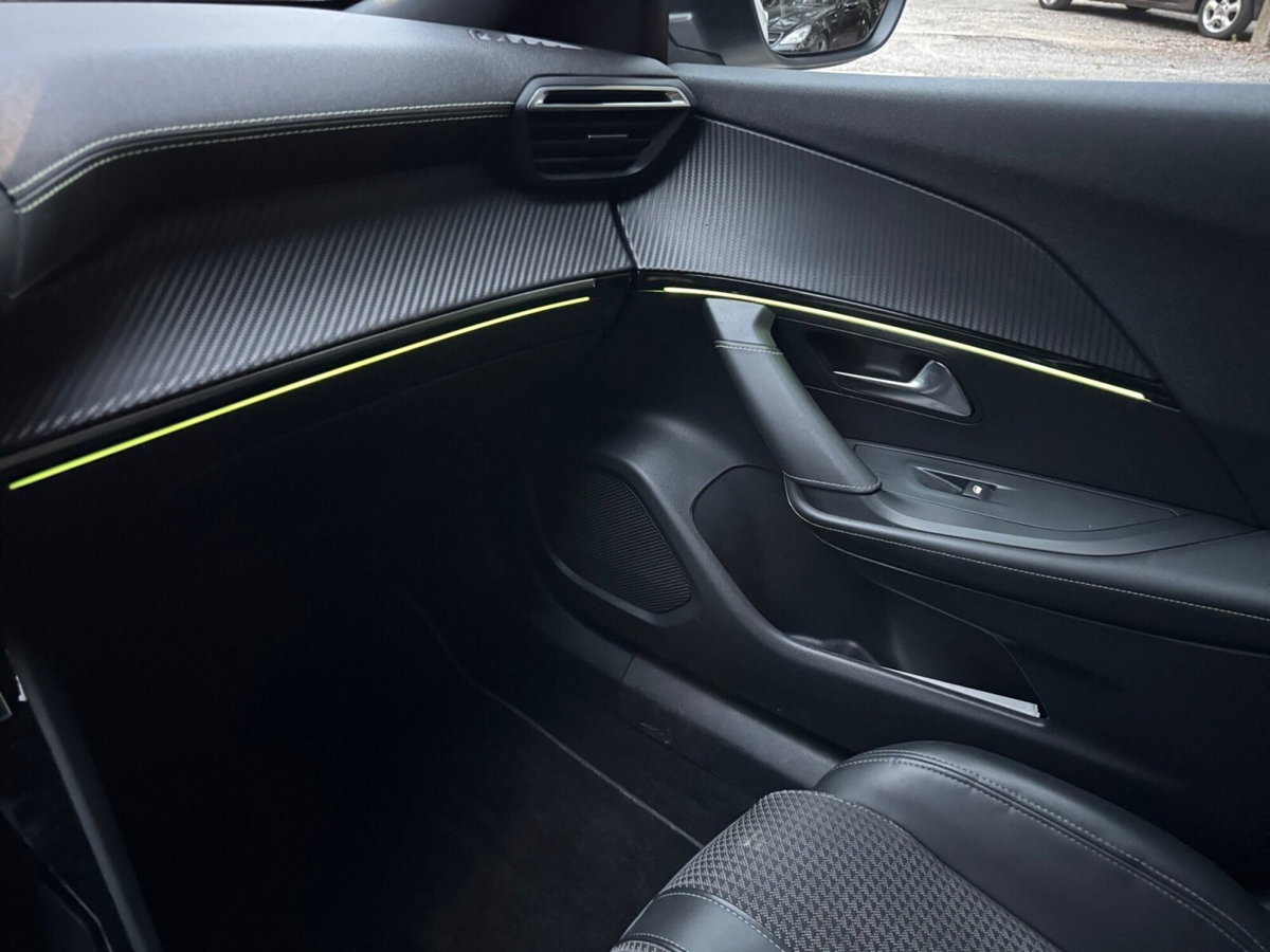 Peugeot 2008 BlueHDi 130 S&S EAT8 GT Line (15)