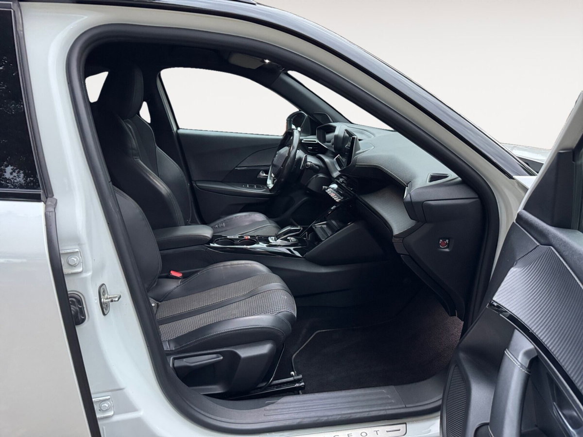 Peugeot 2008 BlueHDi 130 S&S EAT8 GT Line (6)