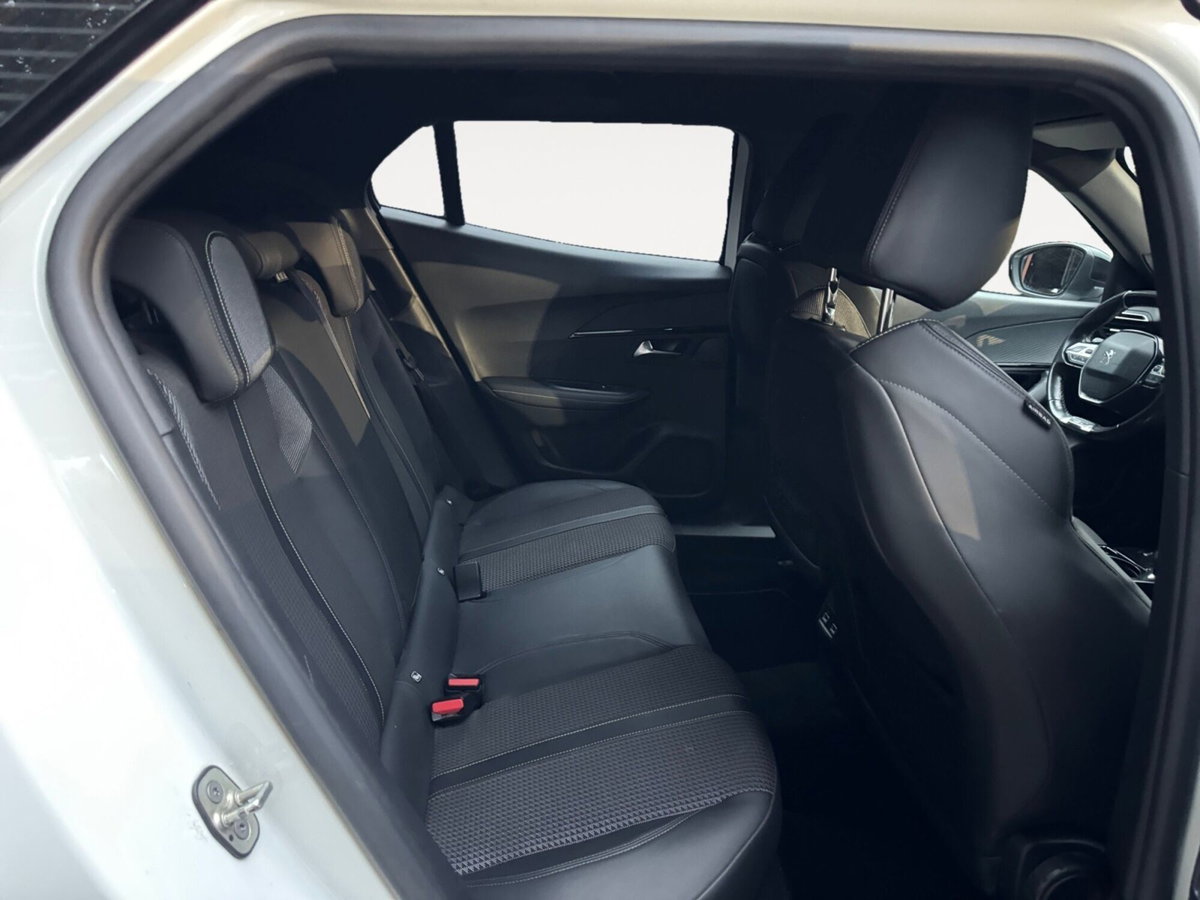Peugeot 2008 BlueHDi 130 S&S EAT8 GT Line (7)
