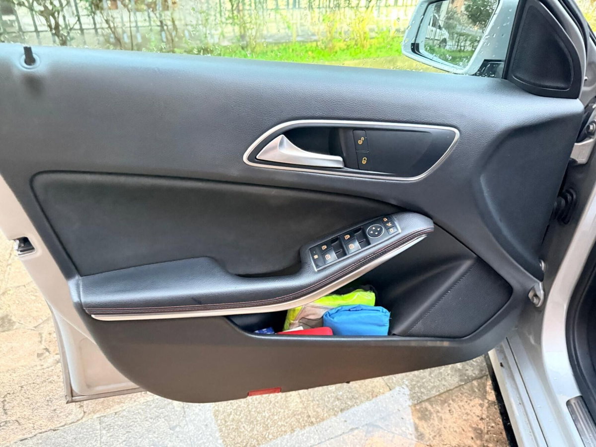 Mercedes-Benz Classe A 200 d Automatic Premium (16)