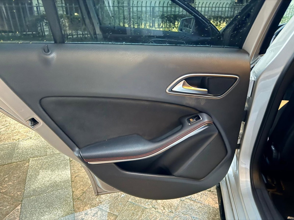 Mercedes-Benz Classe A 200 d Automatic Premium (19)