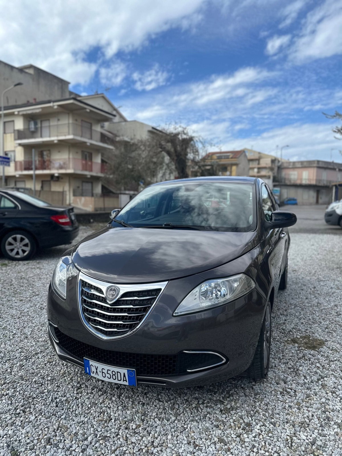Lancia Ypsilon 1.2 69 CV 5 porte Gold (2)