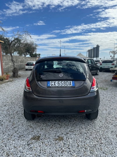 Lancia Ypsilon 1.2 69 CV 5 porte Gold (4)