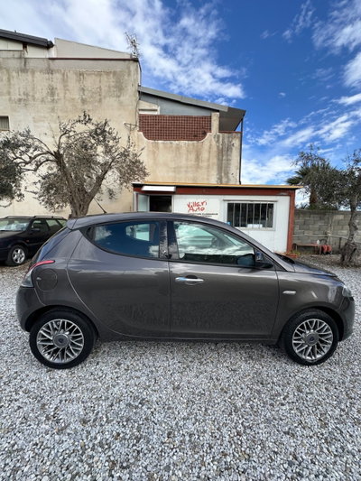 Lancia Ypsilon 1.2 69 CV 5 porte Gold (5)