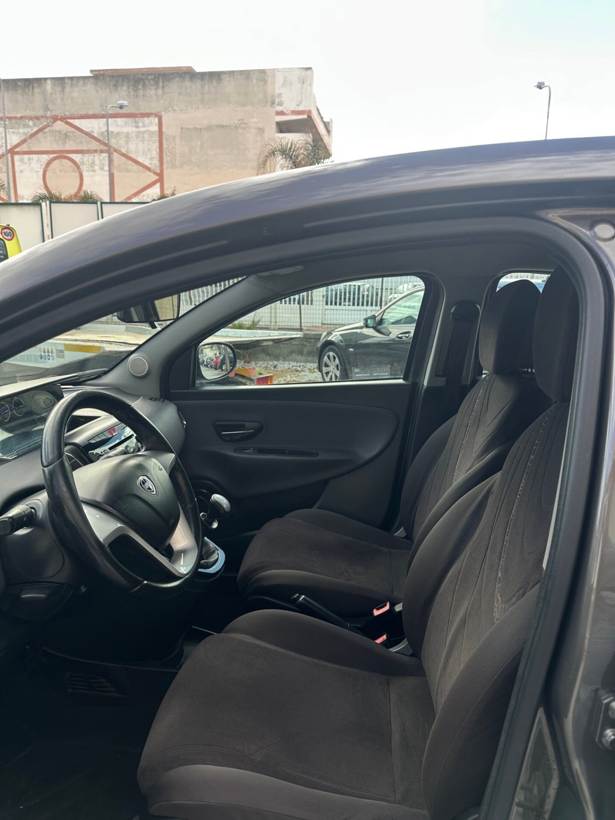 Lancia Ypsilon 1.2 69 CV 5 porte Gold (6)