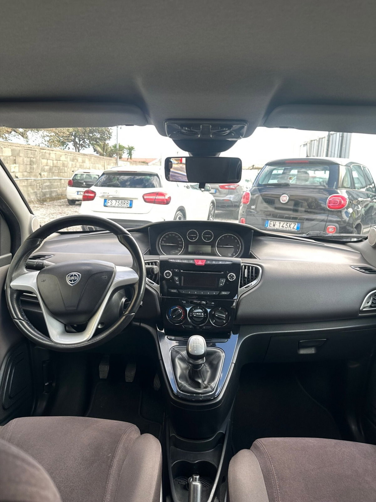 Lancia Ypsilon 1.2 69 CV 5 porte Gold (8)