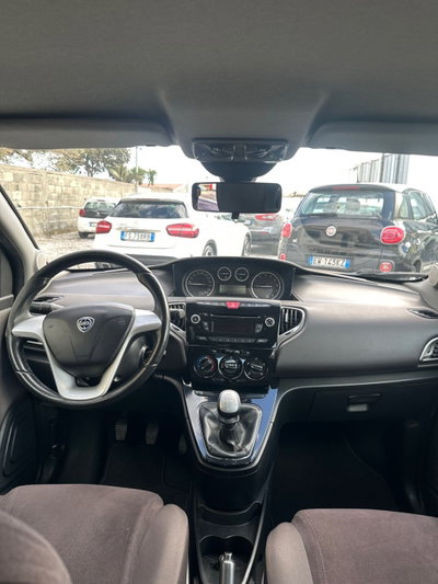 Lancia Ypsilon 1.2 69 CV 5 porte Gold (8)