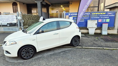 Lancia Ypsilon 1.0 FireFly 5 porte S&S Hybrid Ecochic Gold (2)