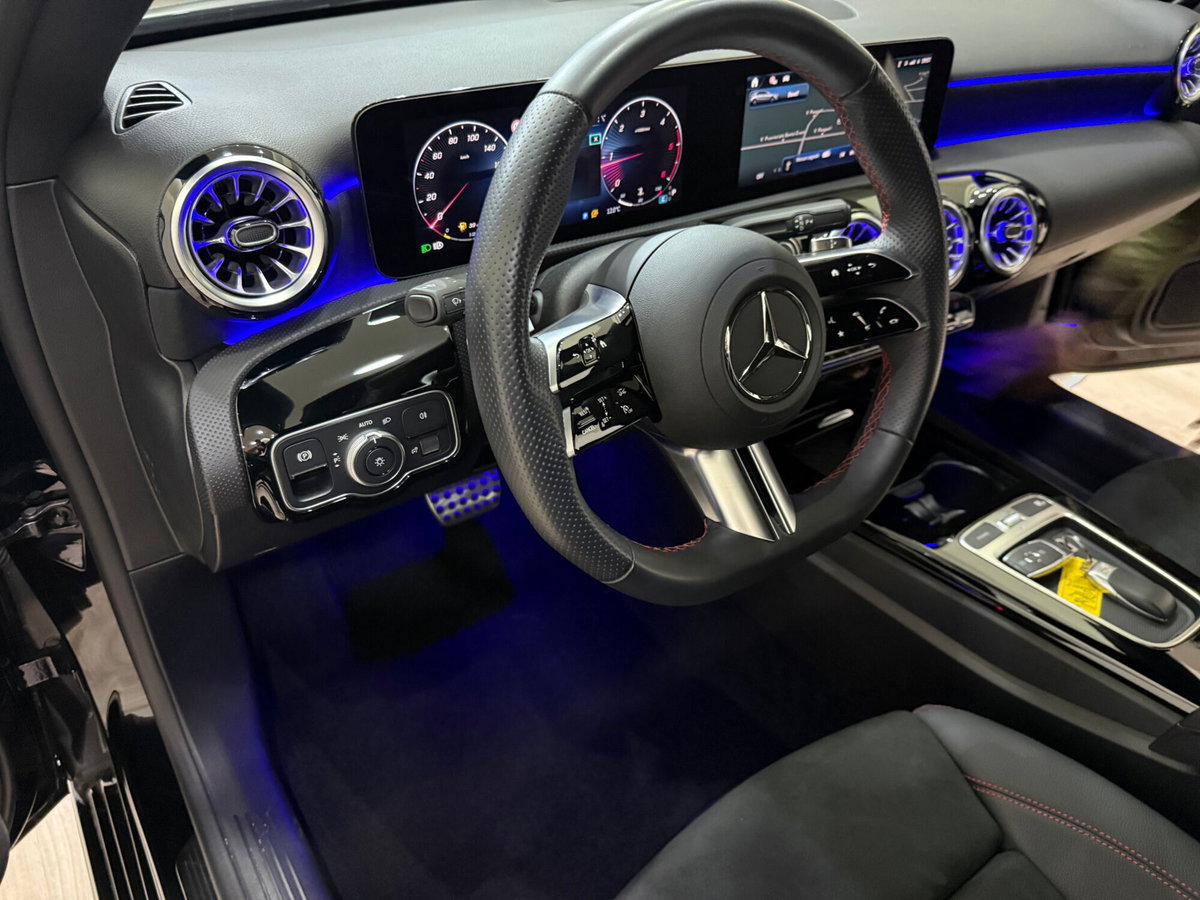 Mercedes-Benz Classe A Sedan 200 d AMG Line Advanced Plus auto (15)