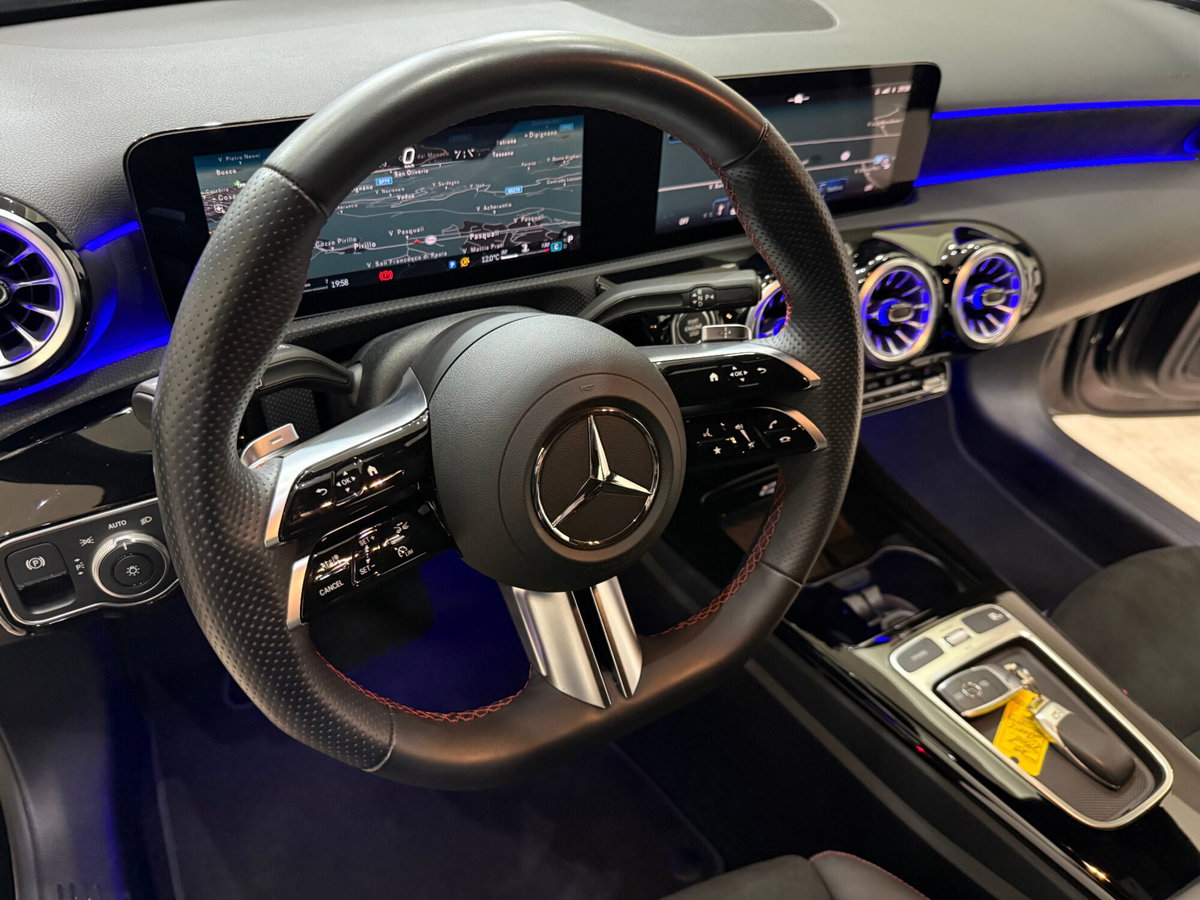 Mercedes-Benz Classe A Sedan 200 d AMG Line Advanced Plus auto (20)