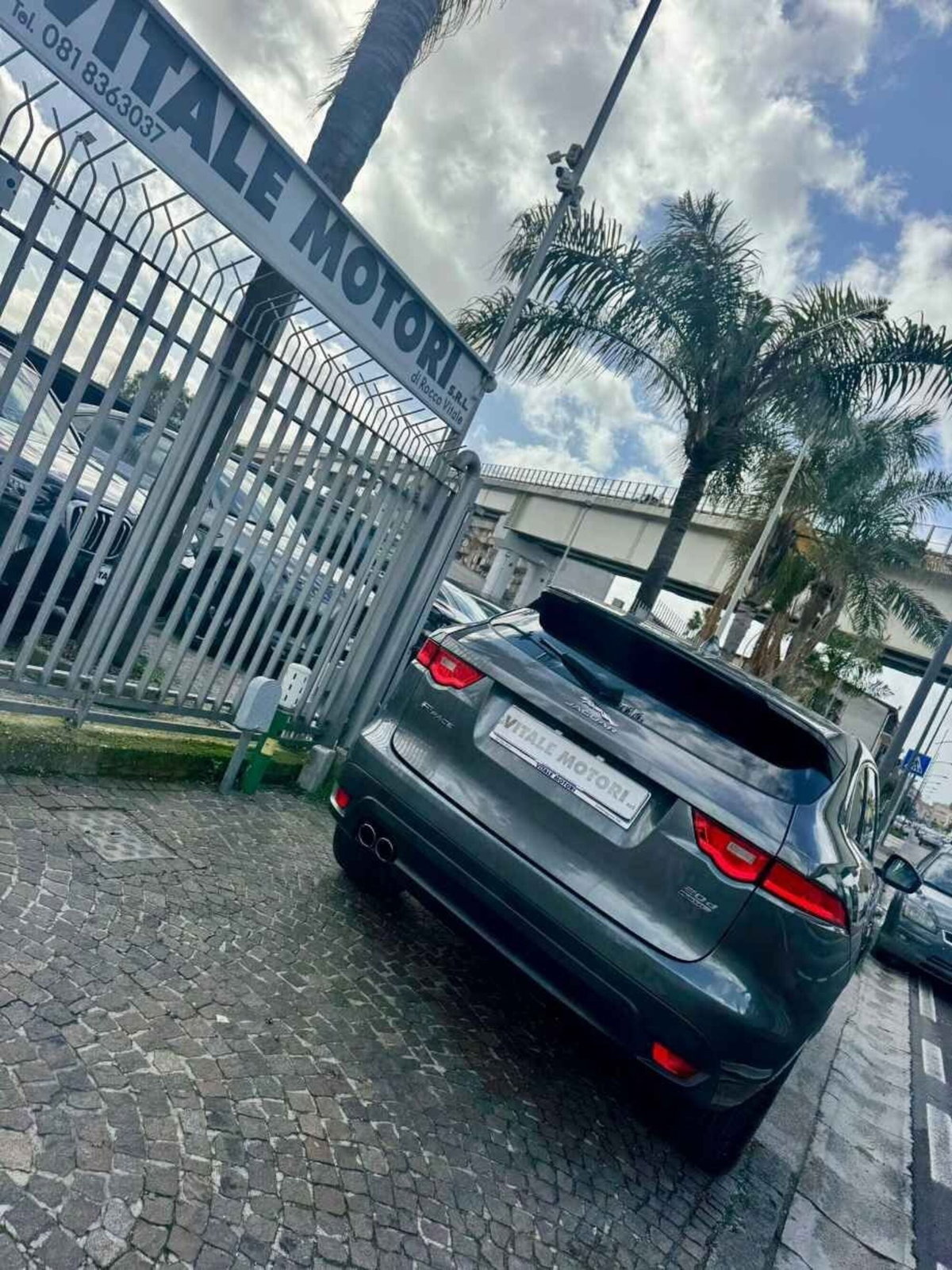 Jaguar F-Pace 2.0 D 180 CV R-Sport (11)