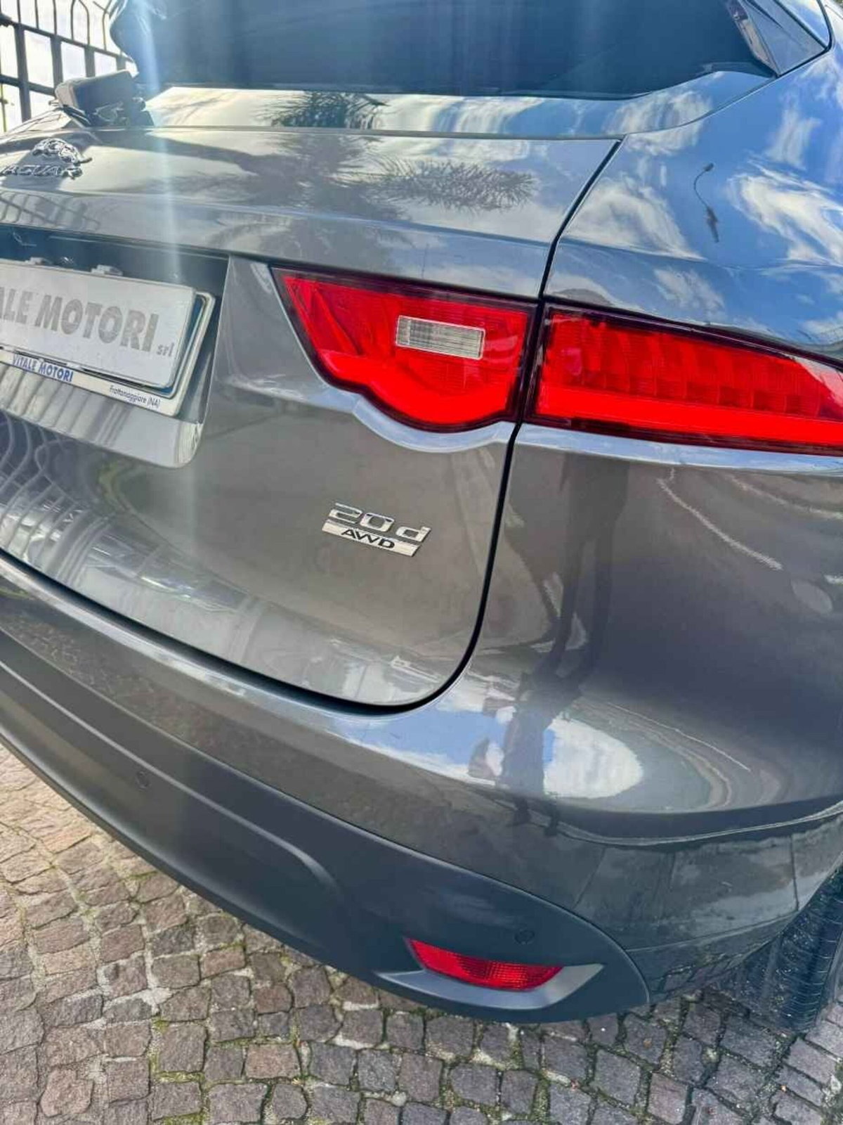 Jaguar F-Pace 2.0 D 180 CV R-Sport (12)