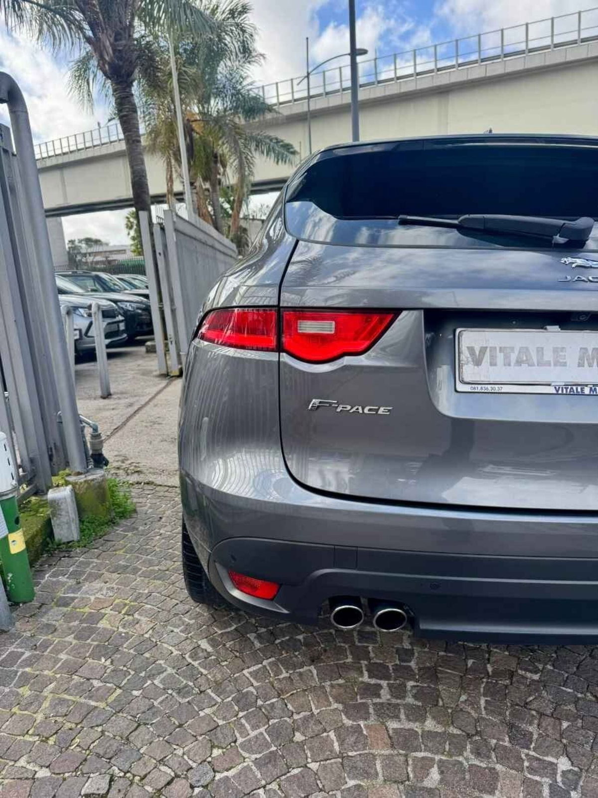 Jaguar F-Pace 2.0 D 180 CV R-Sport (13)