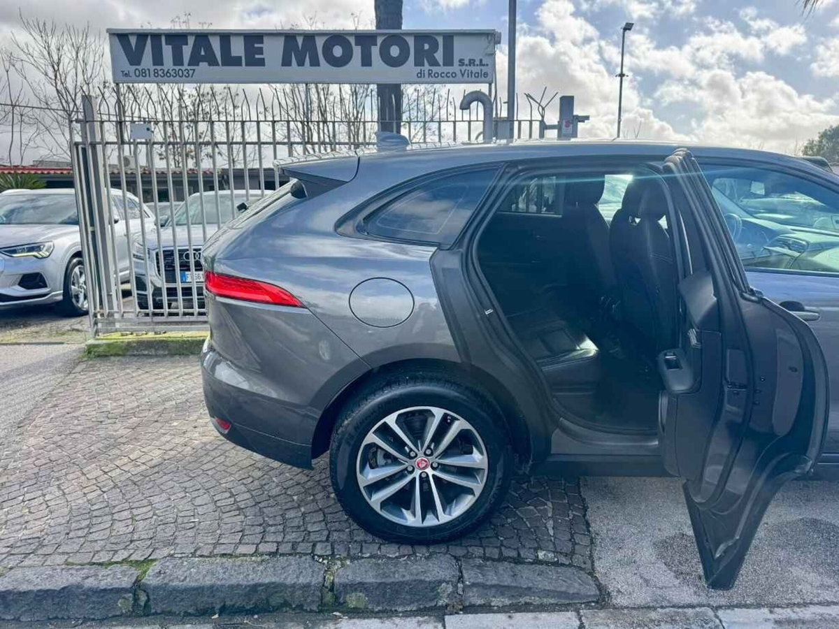 Jaguar F-Pace 2.0 D 180 CV R-Sport (14)