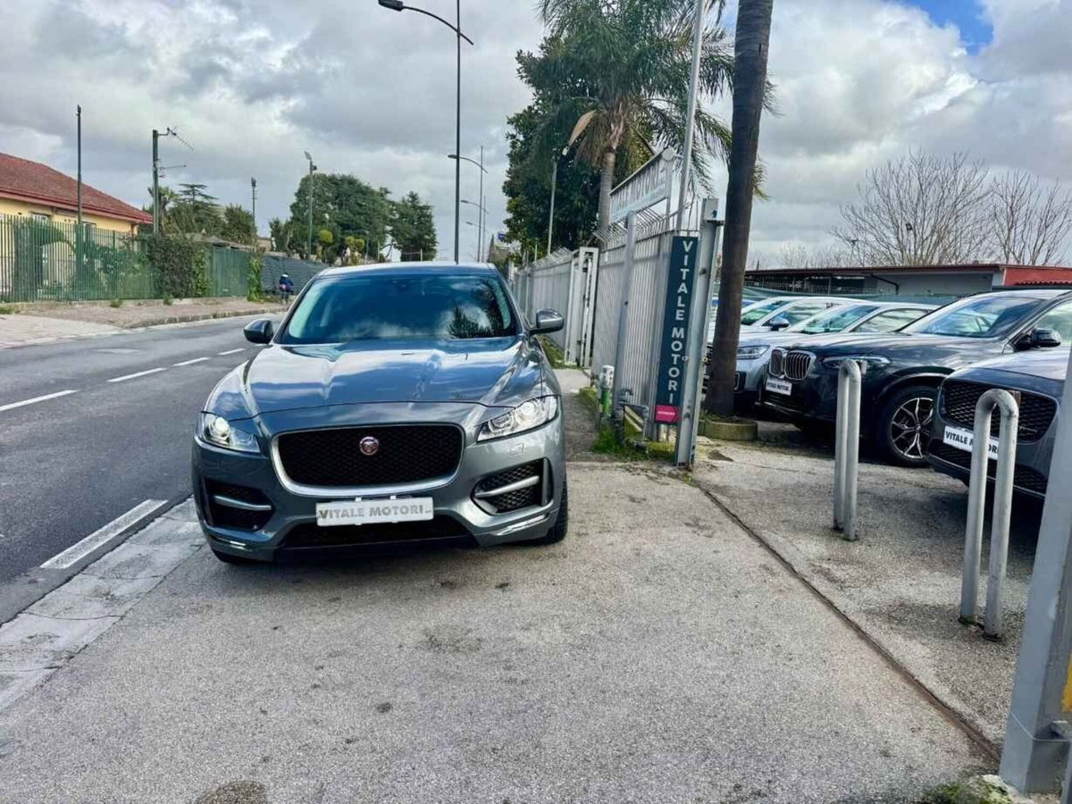 Jaguar F-Pace 2.0 D 180 CV R-Sport (2)