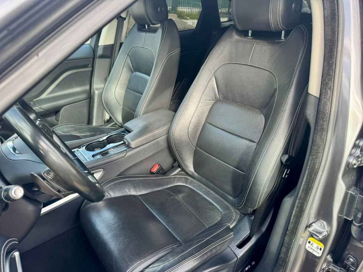 Jaguar F-Pace 2.0 D 180 CV R-Sport (20)