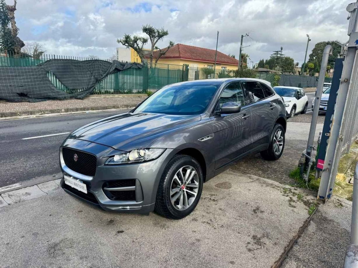 Jaguar F-Pace 2.0 D 180 CV R-Sport (3)