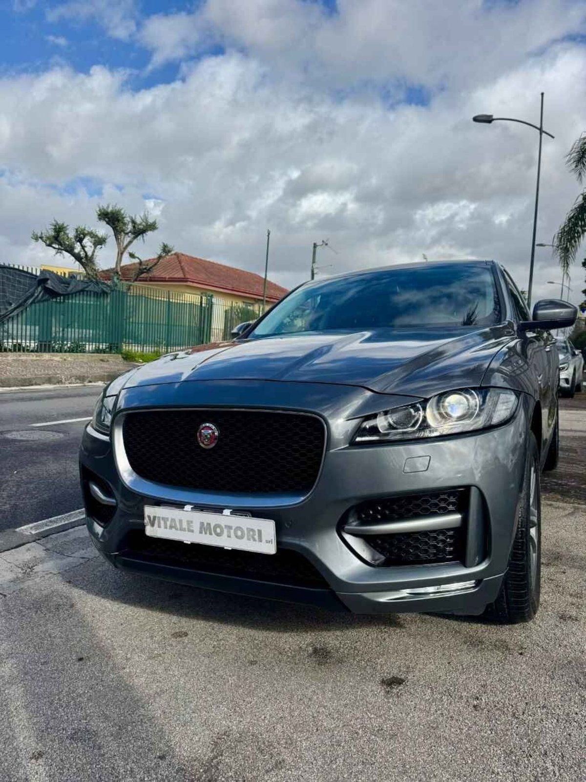 Jaguar F-Pace 2.0 D 180 CV R-Sport (4)