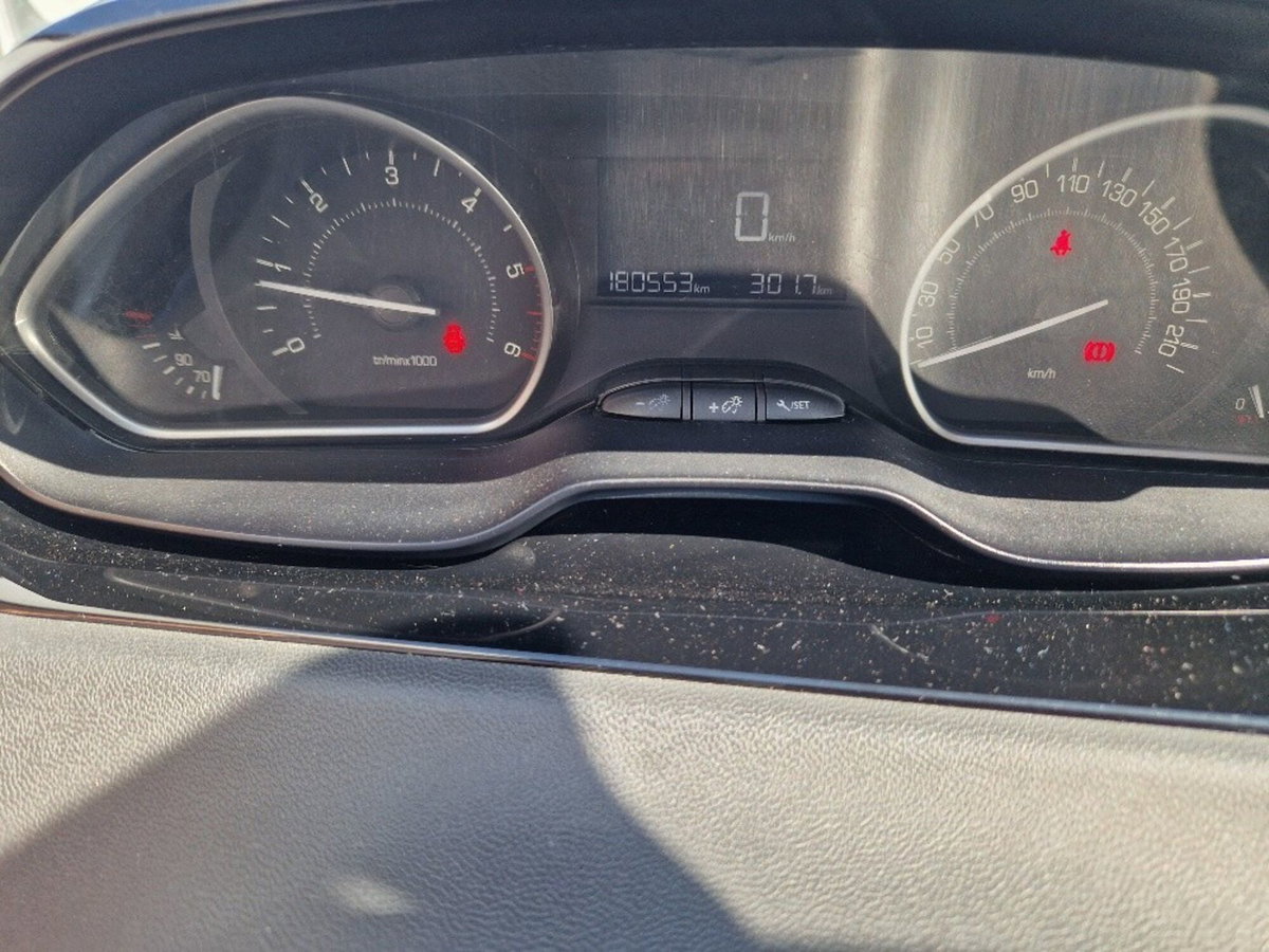 Peugeot 208 75 5 porte Active (9)