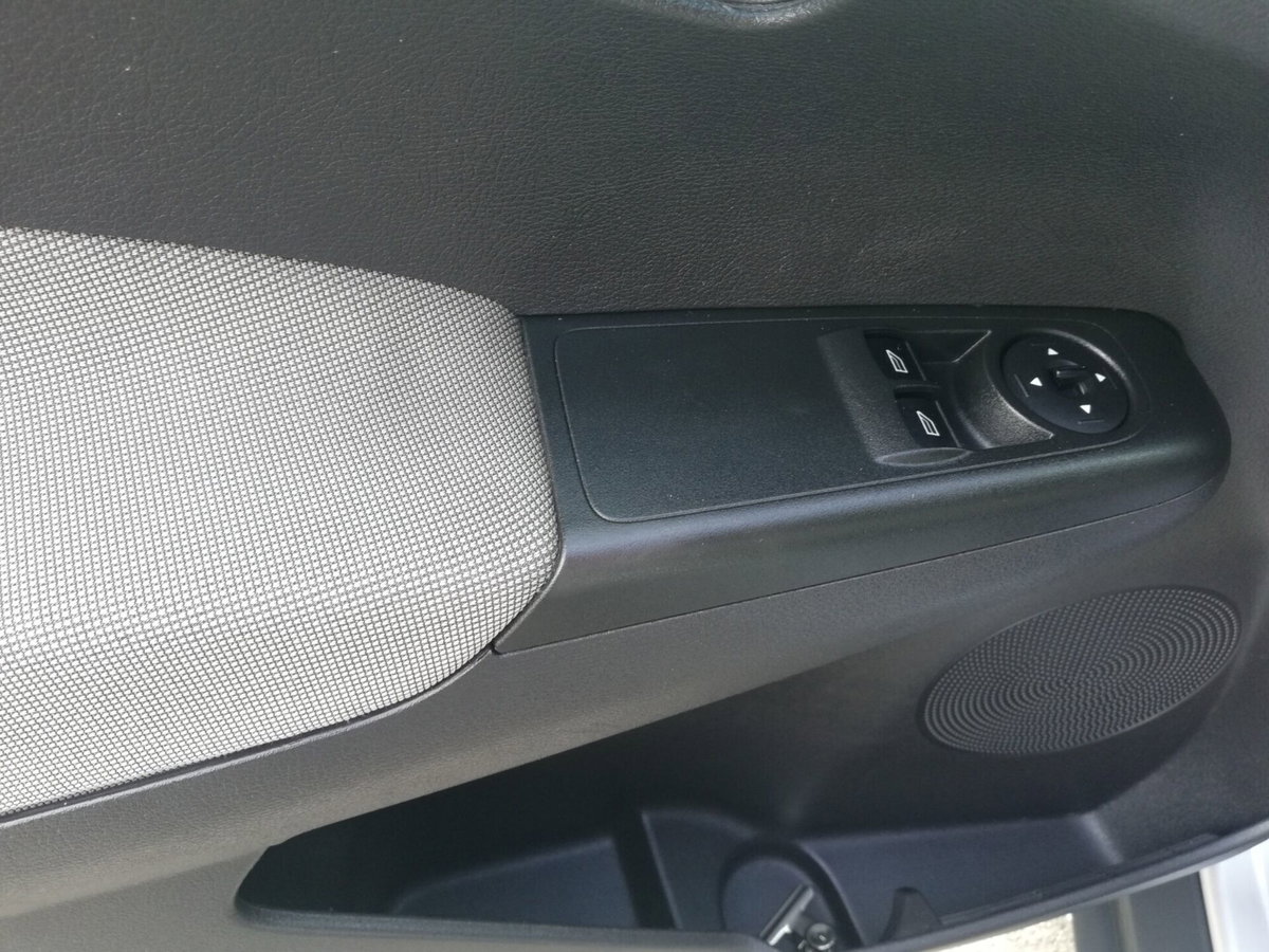 Ford Tourneo Courier 1.0 EcoBoost 100 CV Titanium (13)