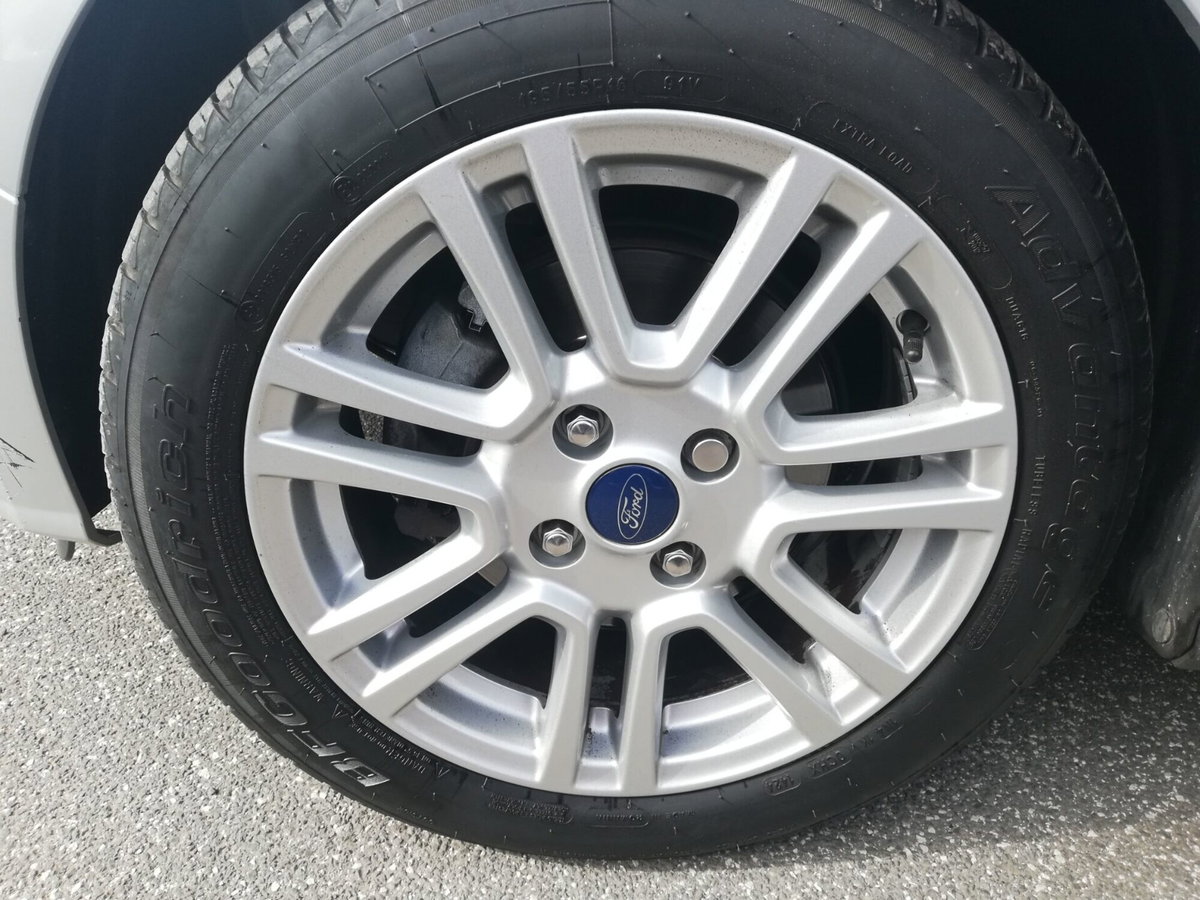 Ford Tourneo Courier 1.0 EcoBoost 100 CV Titanium (17)