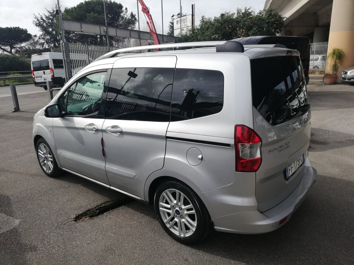 Ford Tourneo Courier 1.0 EcoBoost 100 CV Titanium (4)