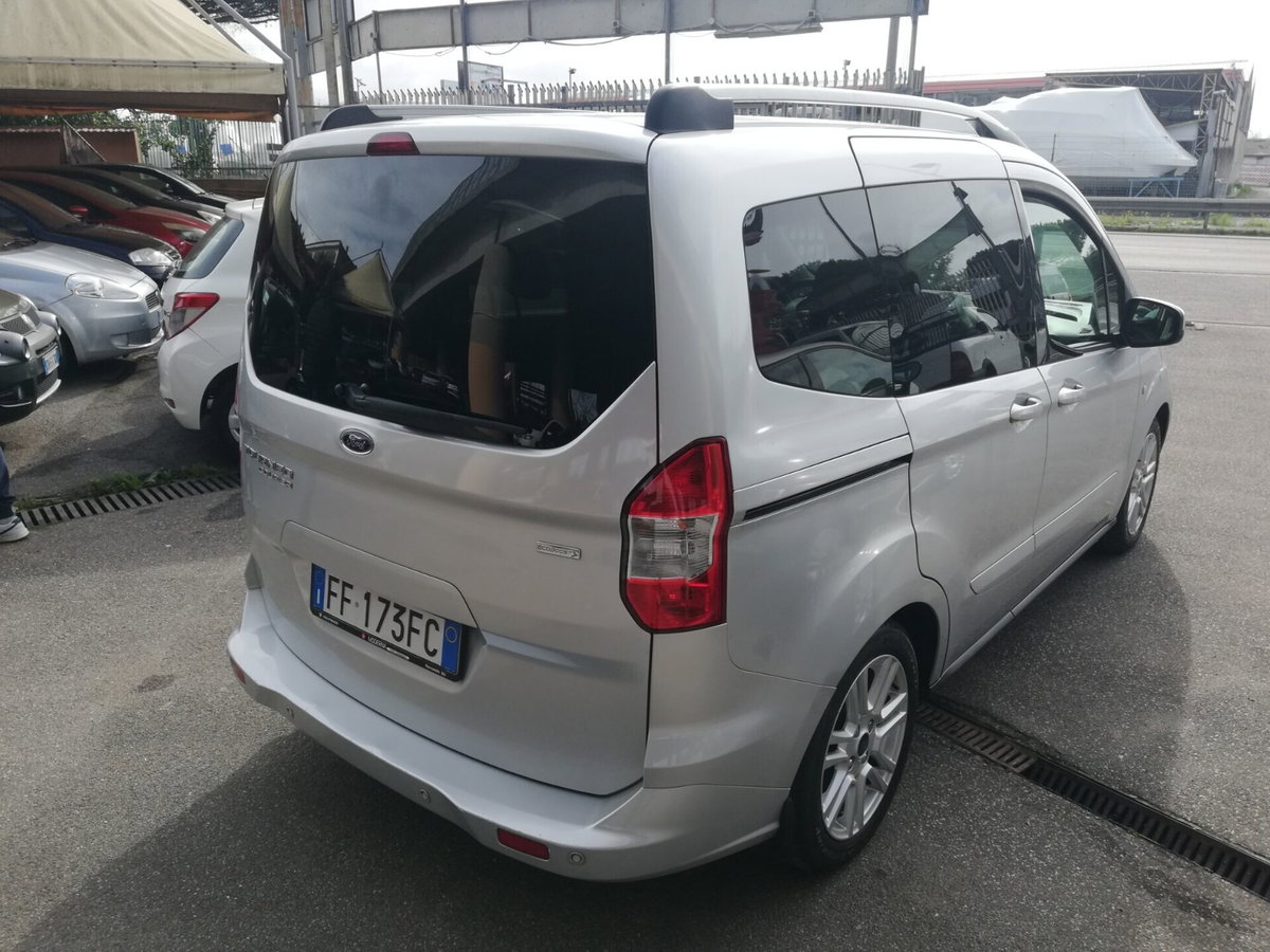 Ford Tourneo Courier 1.0 EcoBoost 100 CV Titanium (6)