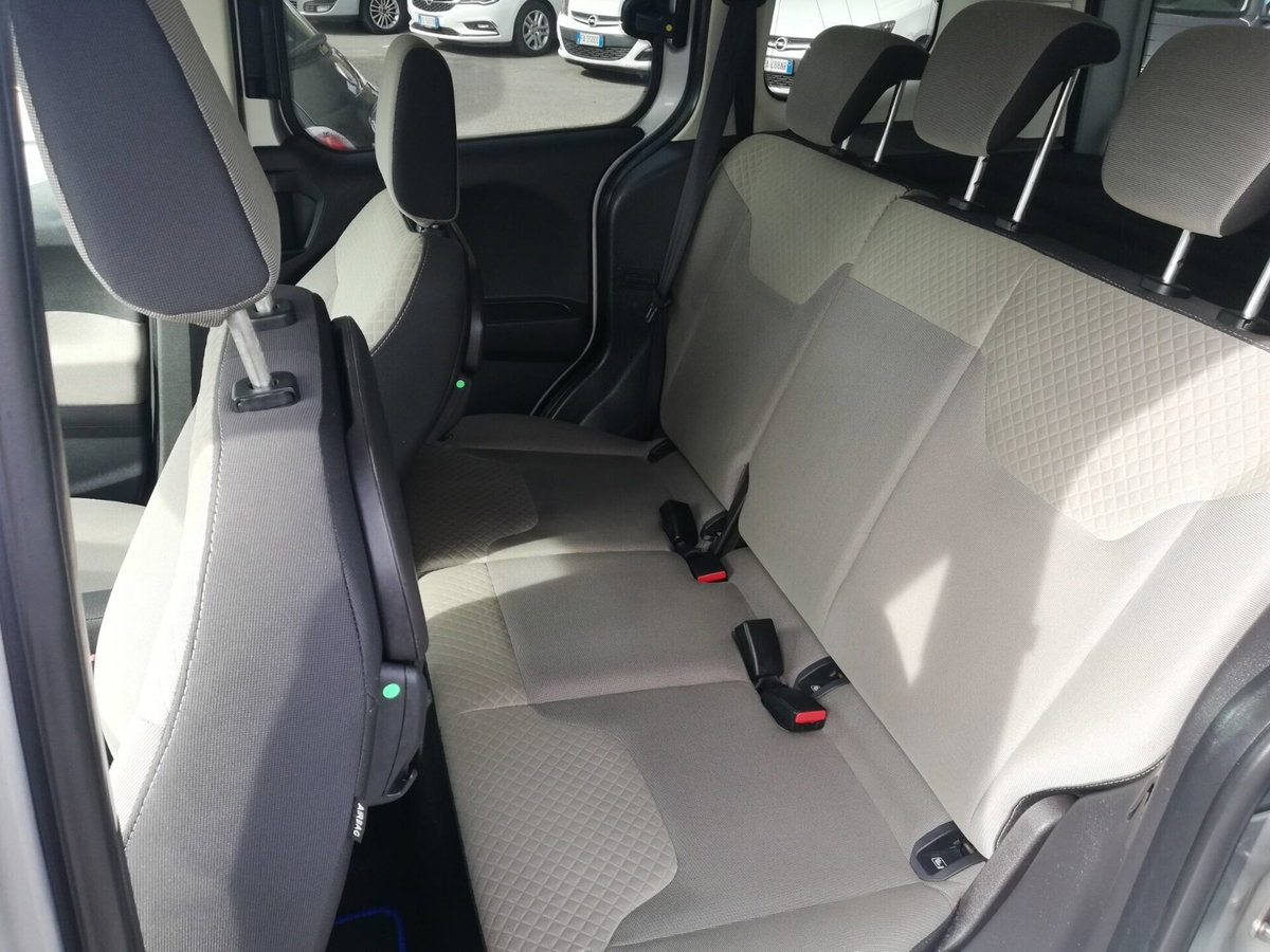 Ford Tourneo Courier 1.0 EcoBoost 100 CV Titanium (8)