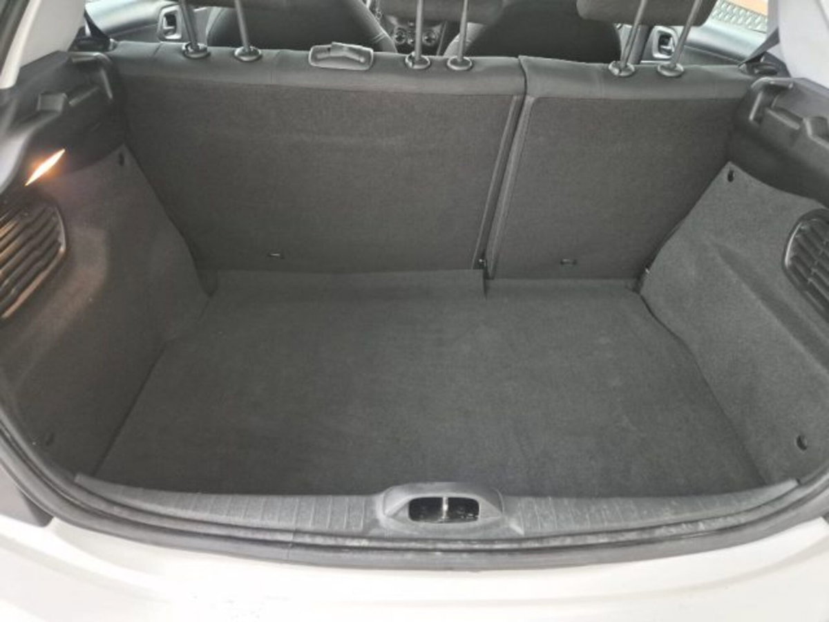 Peugeot 208 HDi 68 CV 5 porte Business (13)