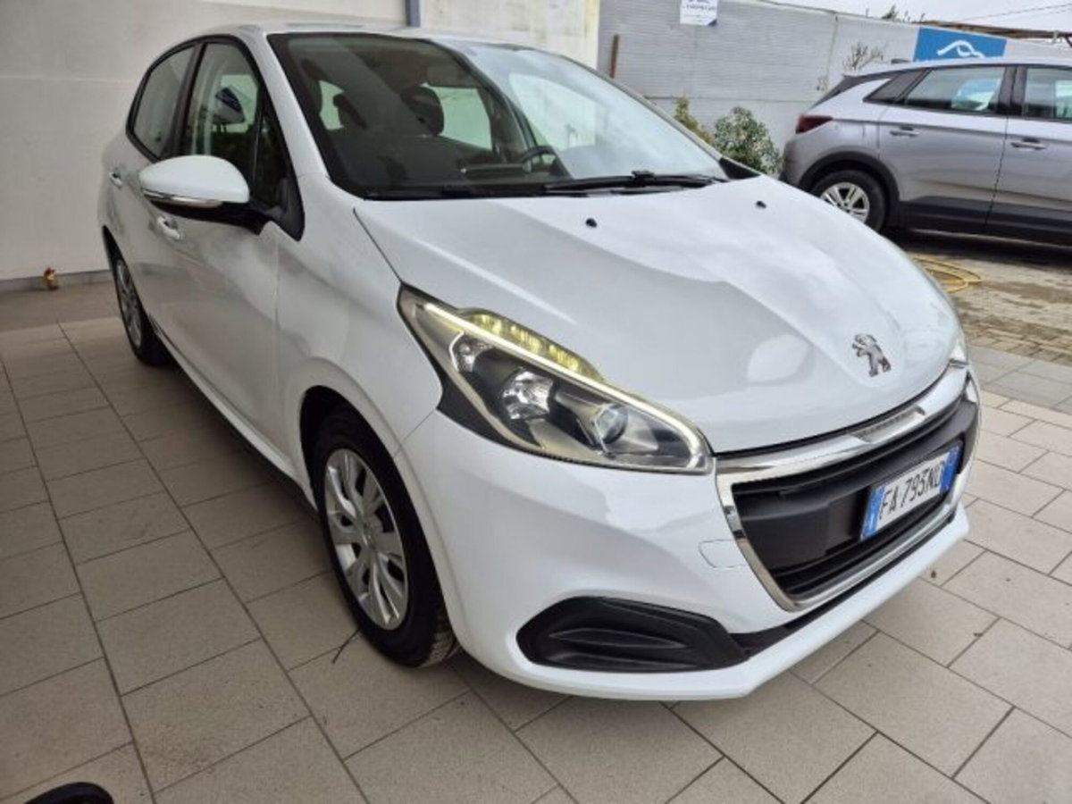 Peugeot 208 HDi 68 CV 5 porte Business (2)