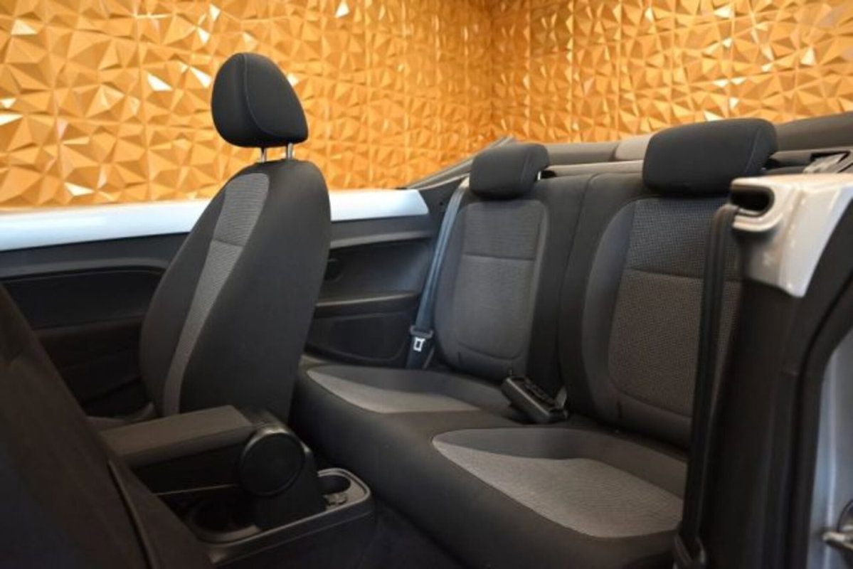 Volkswagen Maggiolino Cabrio 2.0 TDI Sport BlueMotion Technology (12)