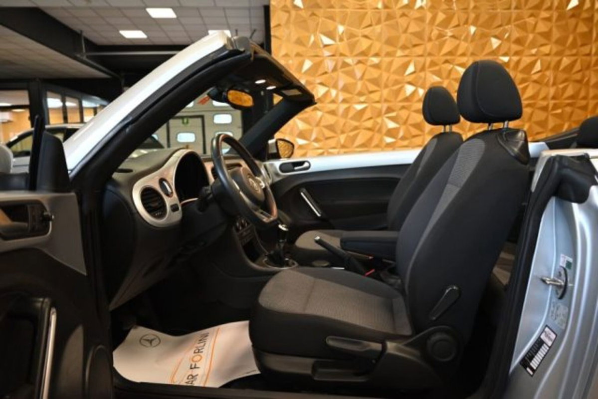Volkswagen Maggiolino Cabrio 2.0 TDI Sport BlueMotion Technology (9)