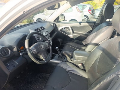 Toyota Rav4 2.2 D-Cat 177 CV Executive (5)