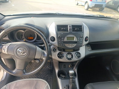 Toyota Rav4 2.2 D-Cat 177 CV Executive (6)
