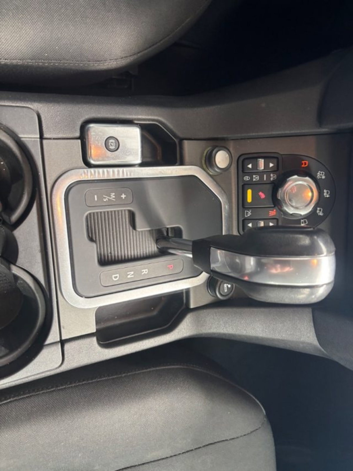 Land Rover Discovery 4 3.0 SDV6 245CV SE (12)