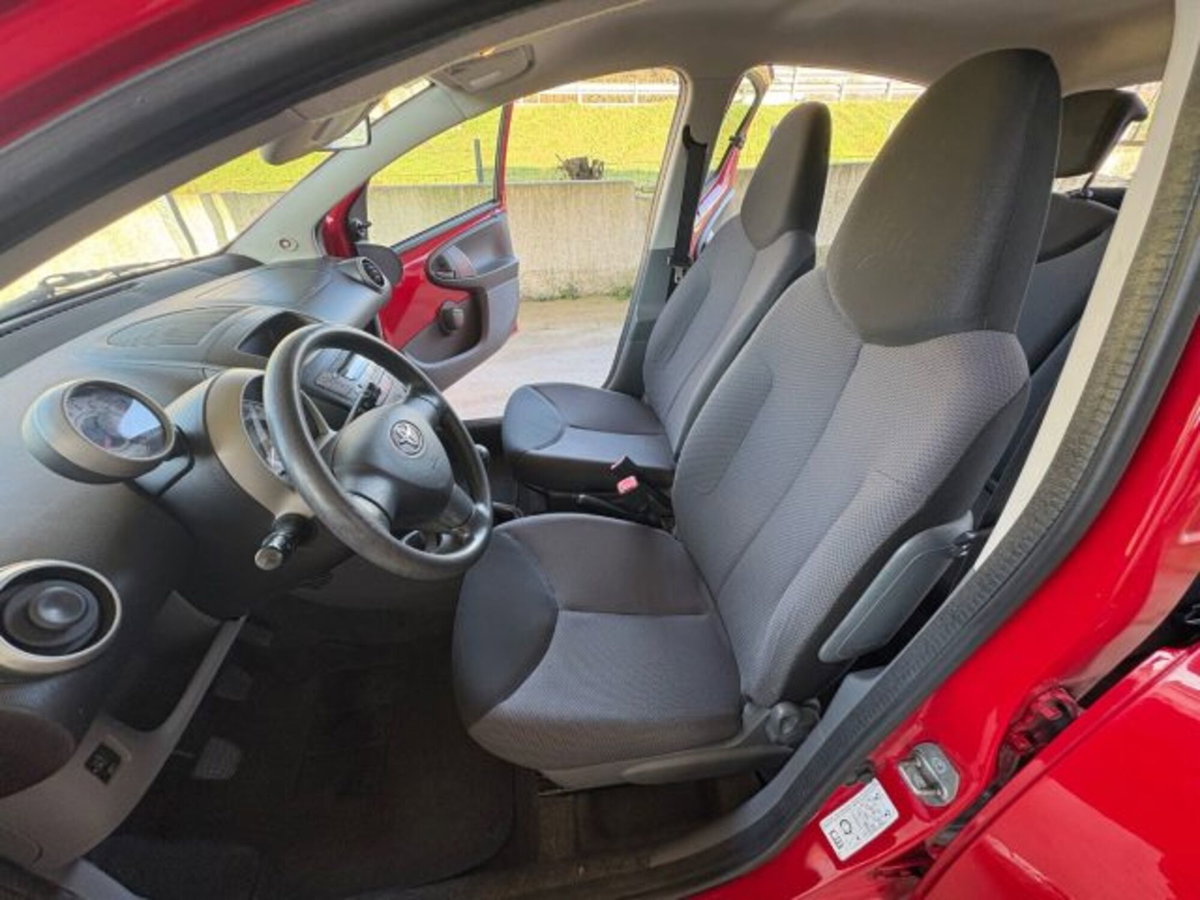 Toyota Aygo 1.0 12V VVT-i 5 porte (10)