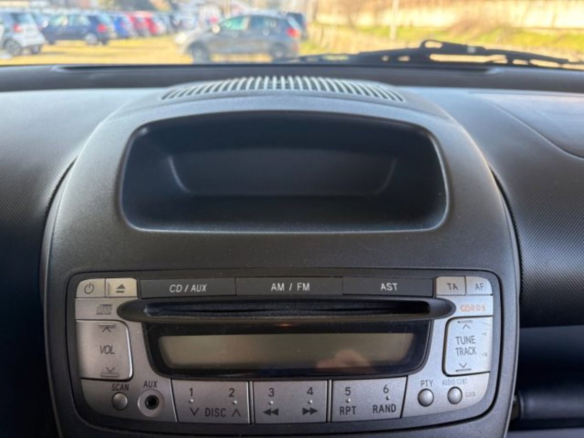 Toyota Aygo 1.0 12V VVT-i 5 porte (13)
