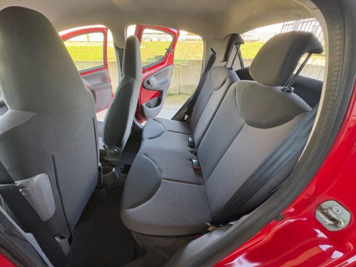 Toyota Aygo 1.0 12V VVT-i 5 porte (15)
