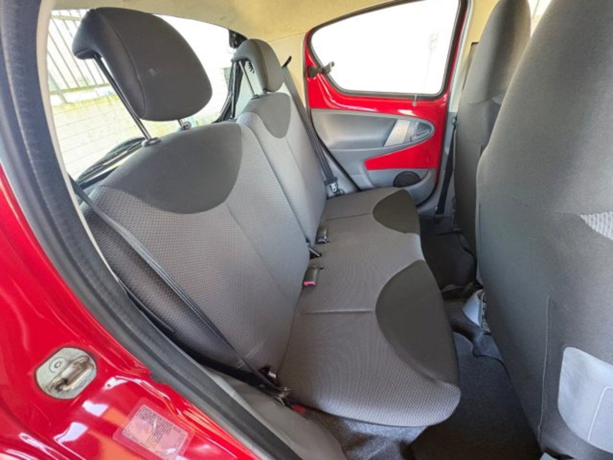 Toyota Aygo 1.0 12V VVT-i 5 porte (16)