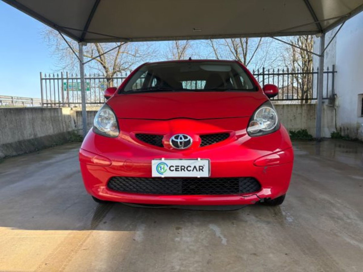Toyota Aygo 1.0 12V VVT-i 5 porte (2)