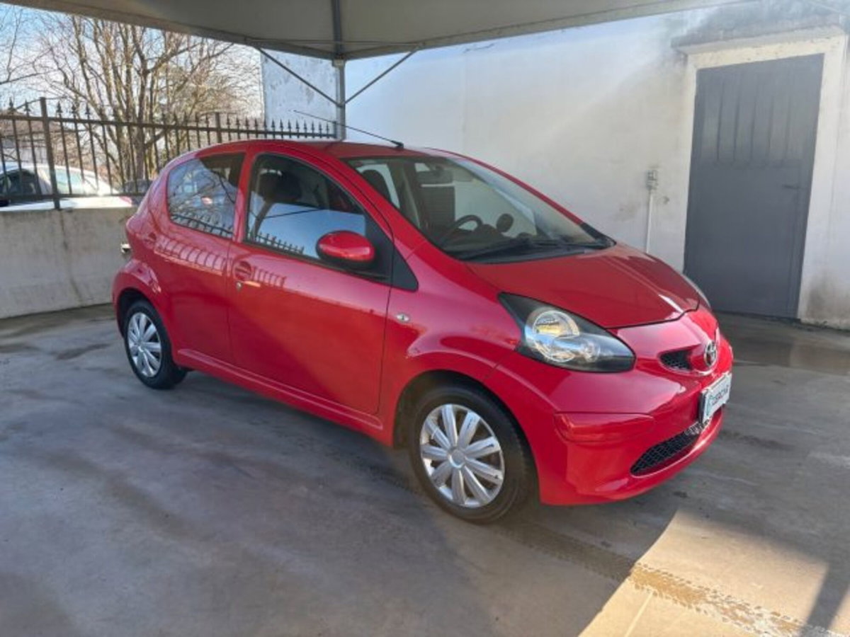 Toyota Aygo 1.0 12V VVT-i 5 porte (3)