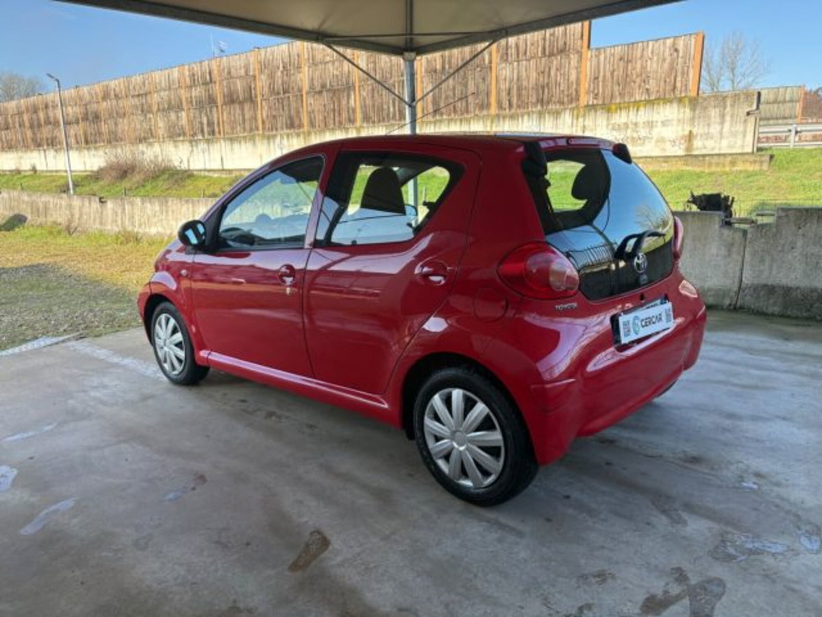 Toyota Aygo 1.0 12V VVT-i 5 porte (4)