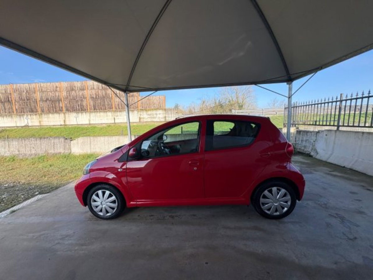 Toyota Aygo 1.0 12V VVT-i 5 porte (8)