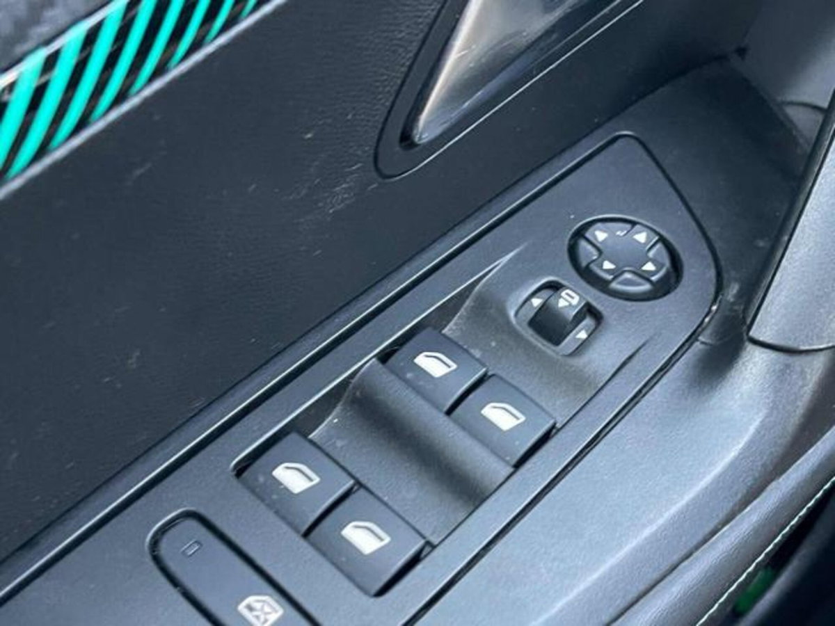 Peugeot 2008 BlueHDi 110 S&S Allure (10)