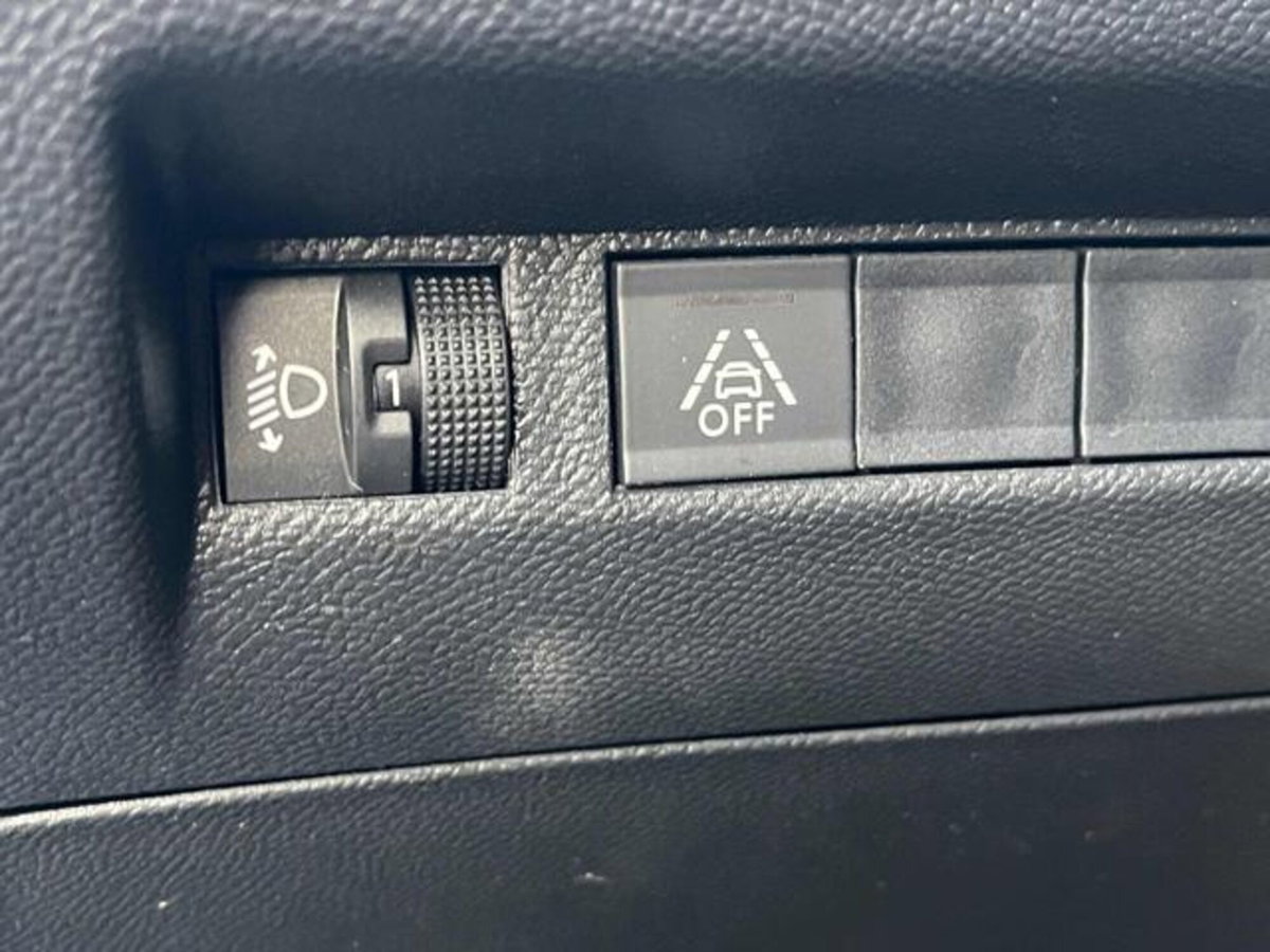 Peugeot 2008 BlueHDi 110 S&S Allure (11)
