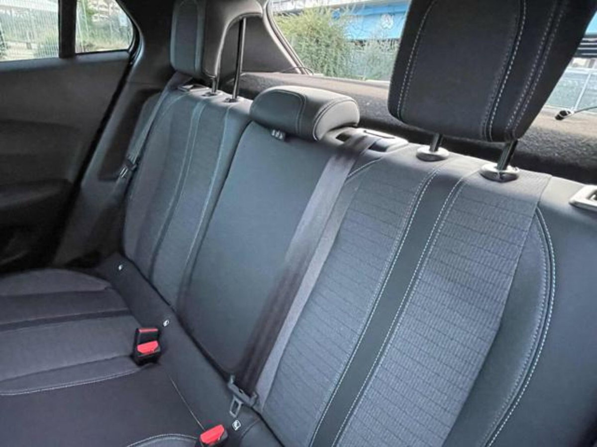 Peugeot 2008 BlueHDi 110 S&S Allure (14)