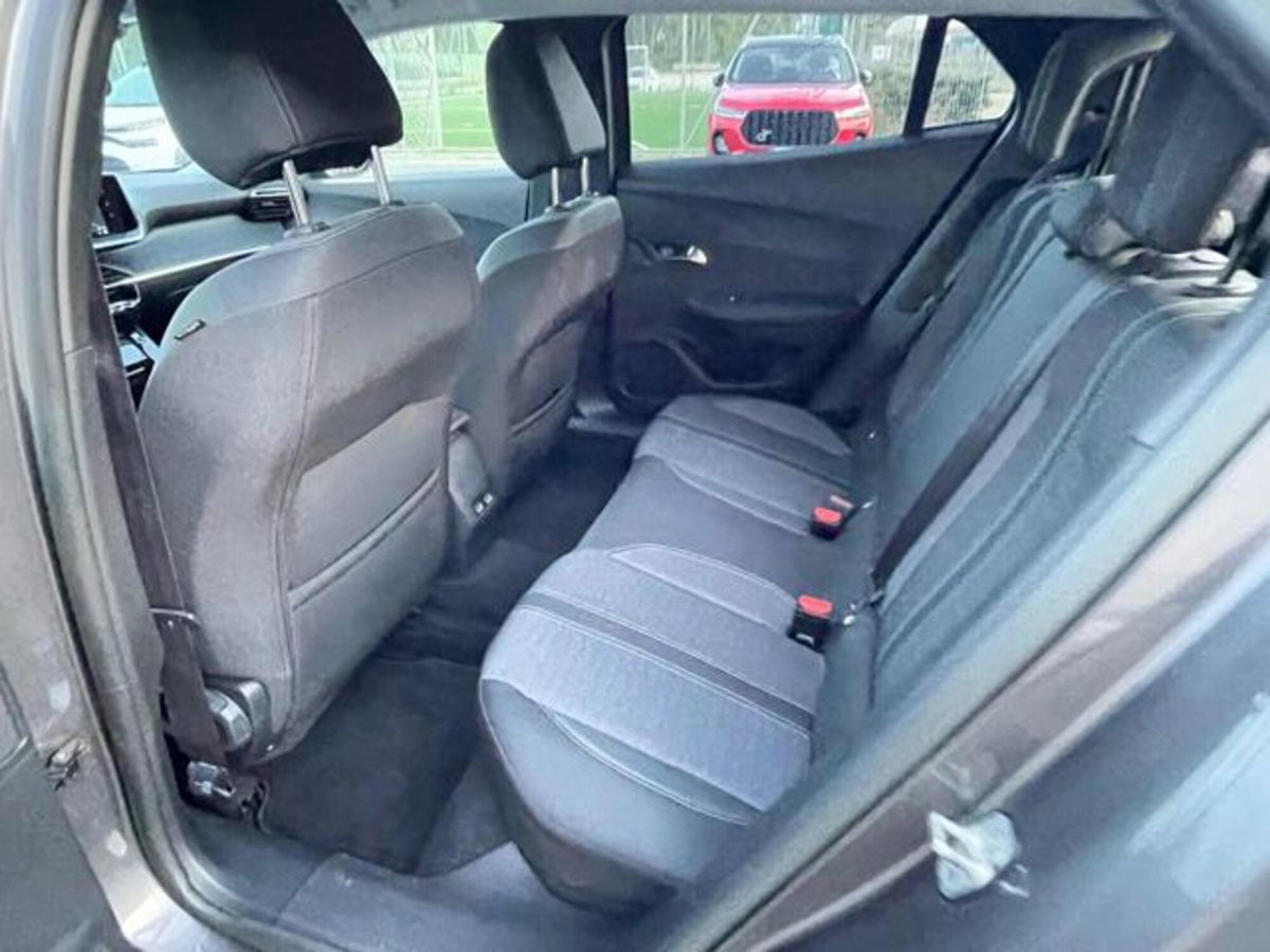 Peugeot 2008 BlueHDi 110 S&S Allure (17)