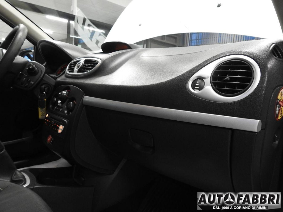 Renault Clio 1.2 16V 5 porte GPL Dynamique (15)