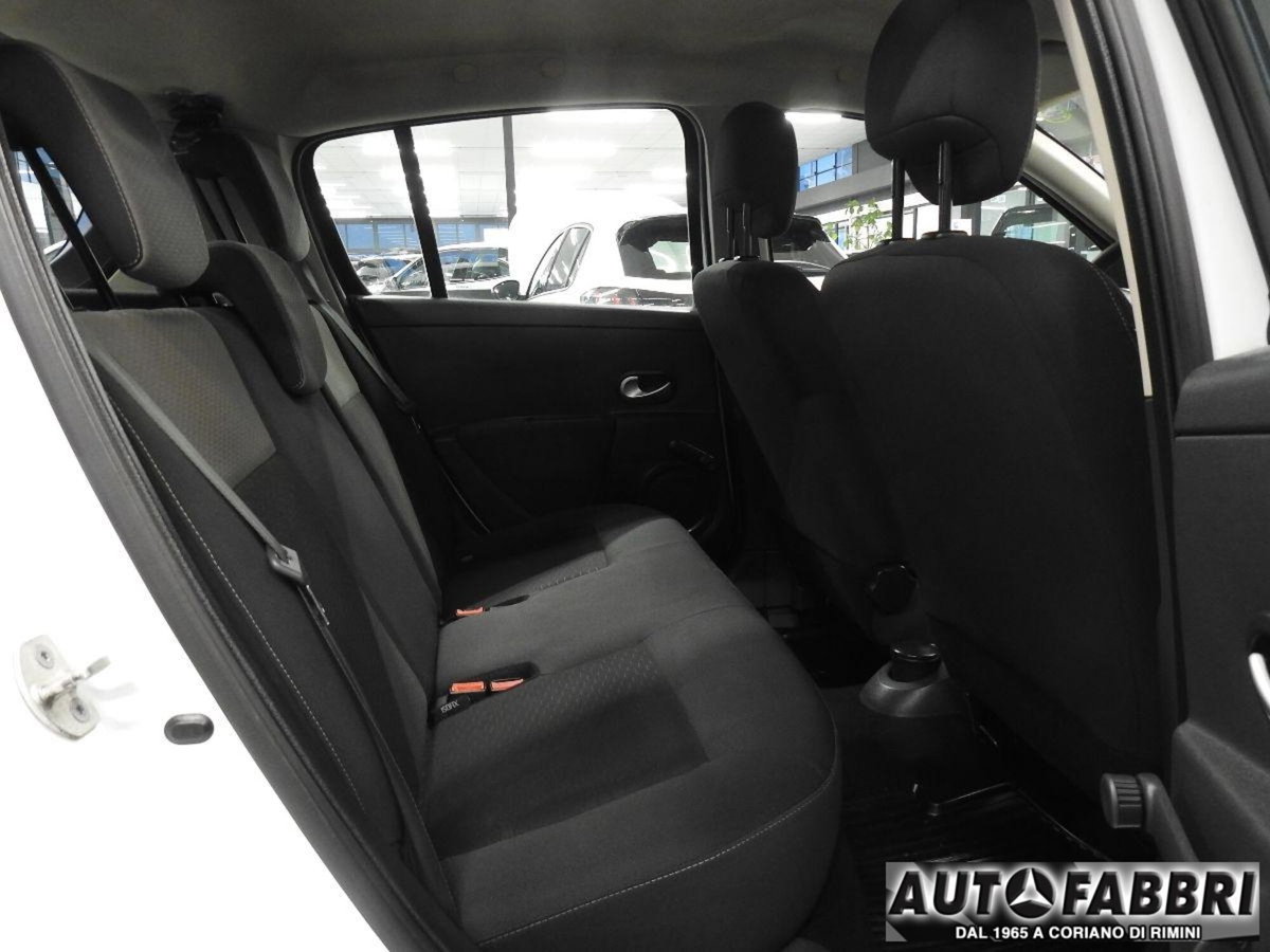 Renault Clio 1.2 16V 5 porte GPL Dynamique (16)